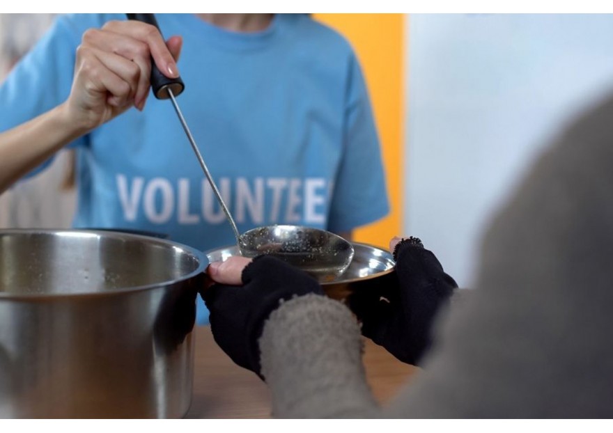 Ways To Help People Experiencing Homelessness in the Summer